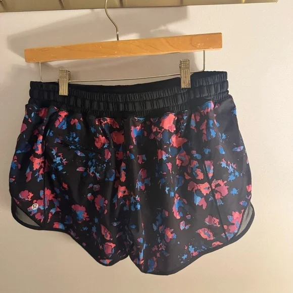 Lululemon Hotty Hot Low Rise Shorts | Dandy Digie Multi / Black Rare size 10 - Picture 2 of 5